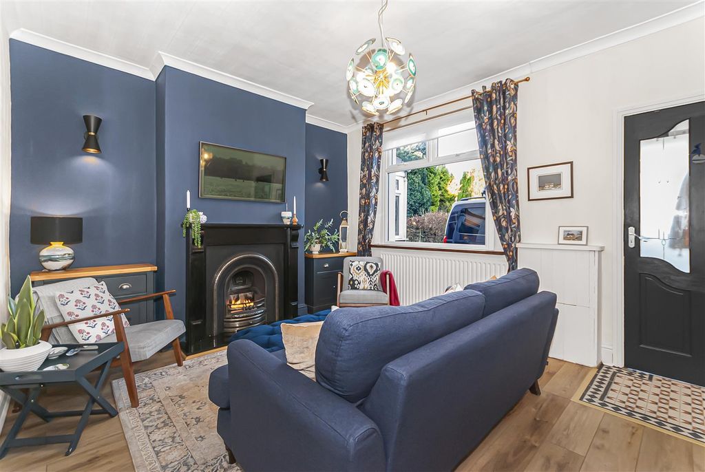 Property photo 3 of 42 Lounge