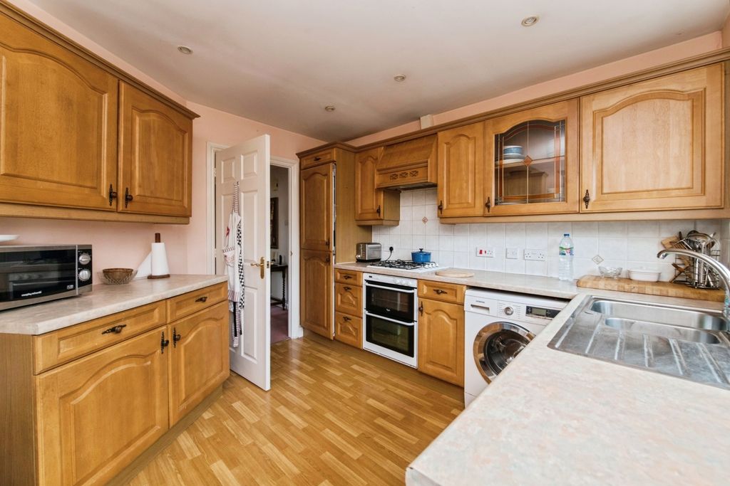 Property photo 3 of 24 Pbox-Img.Jpg