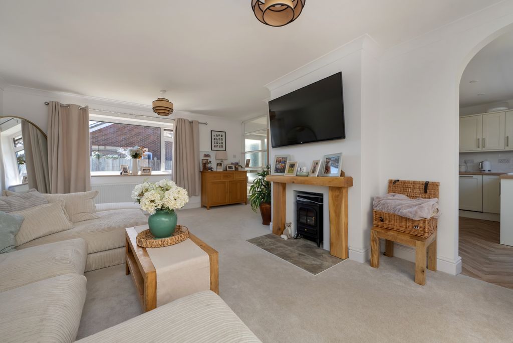 Property photo 3 of 14 Sitting Room