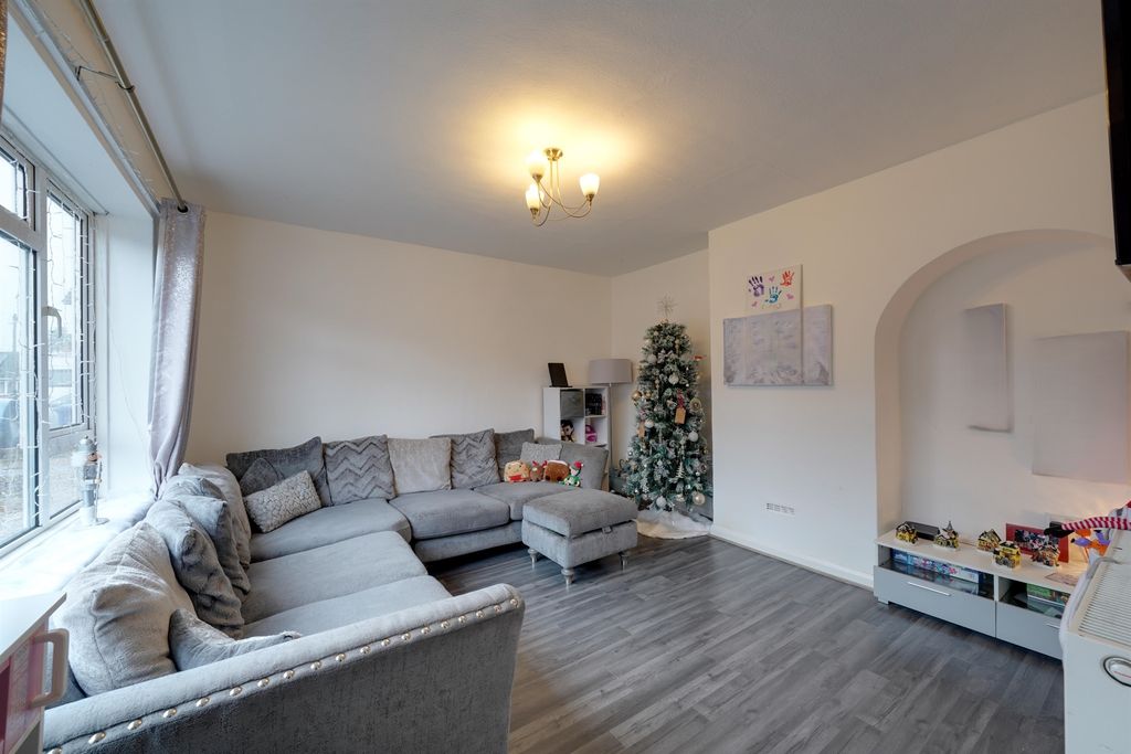 Property photo 2 of 14