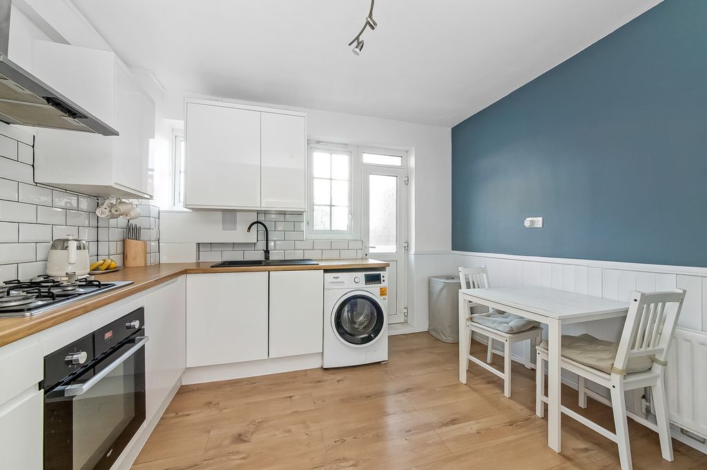 Property photo 3 of 9