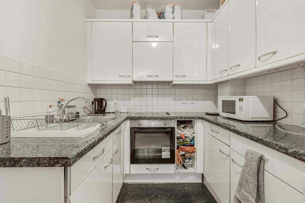 Property photo 3 of 8 Kitchen