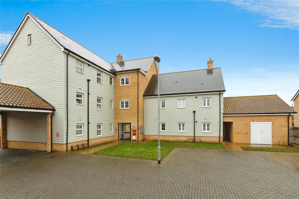 Property photo 1 of 11 Main Entrance