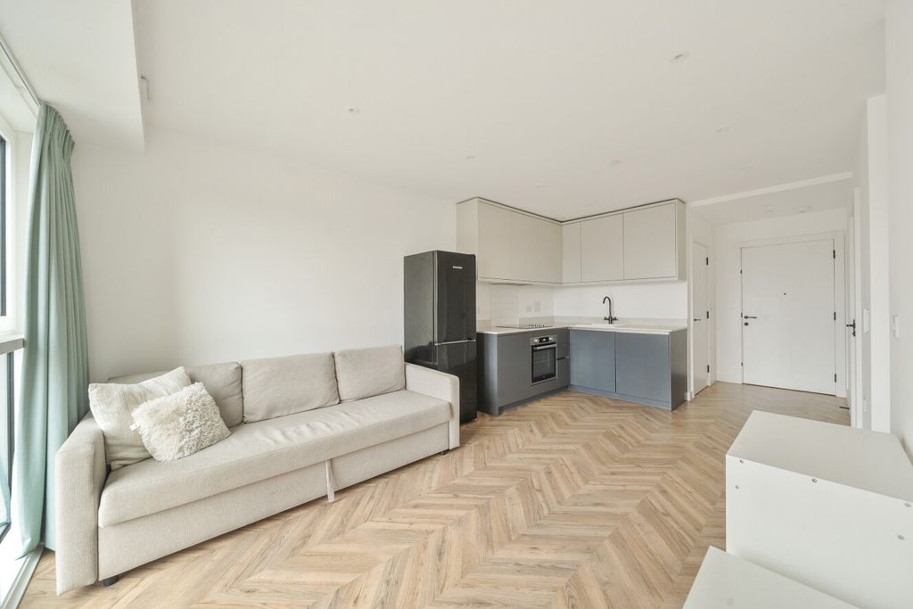 Property photo 2 of 10 1395141-14-694Ac8...