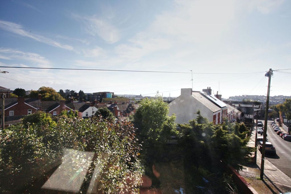 Property photo 2 of 27