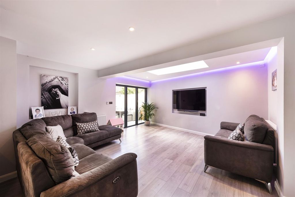 Property photo 2 of 15 4 Gilwell Close, Tn10 4En 008.Jpg