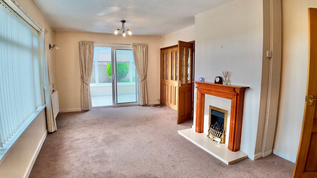 Property photo 2 of 40
