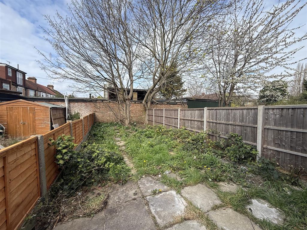 Property photo 3 of 9 Garden.Jpeg