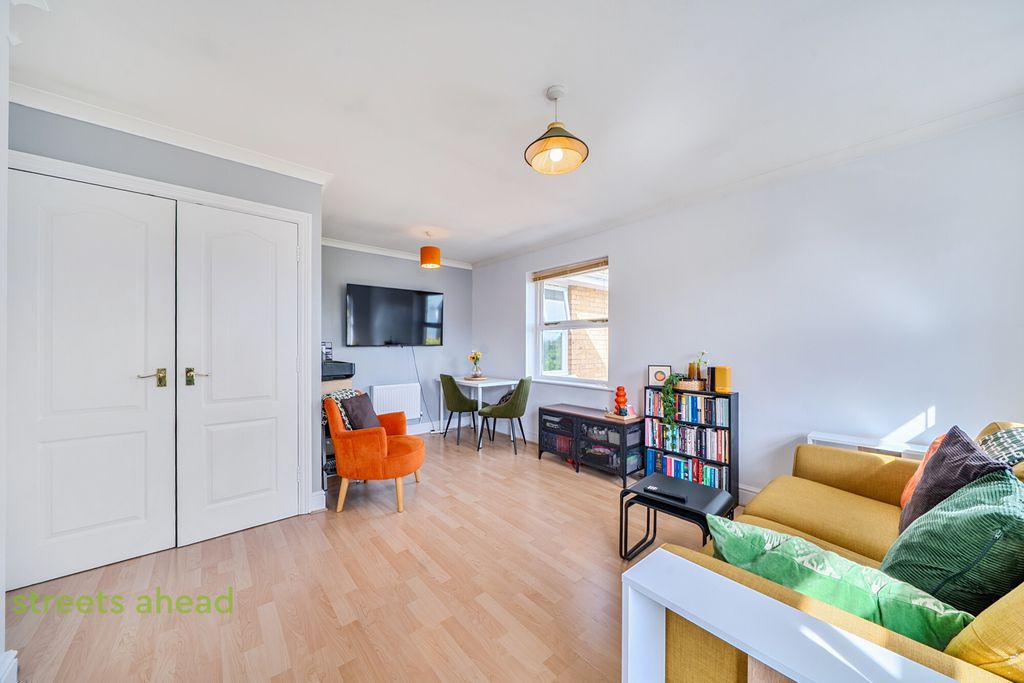 Property photo 1 of 17 675760E4-347c-46c...