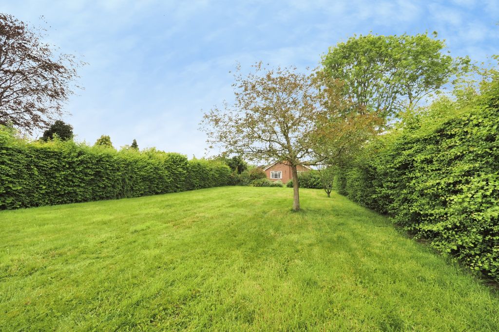 Property photo 1 of 17 Wyndhamleameetinghouselaneretforddn220Bs30