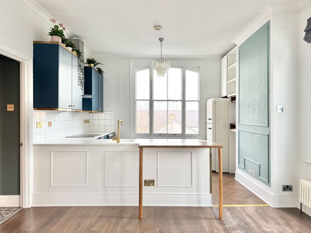 Property photo 1 of 13 Kings Road, Berkhamsted