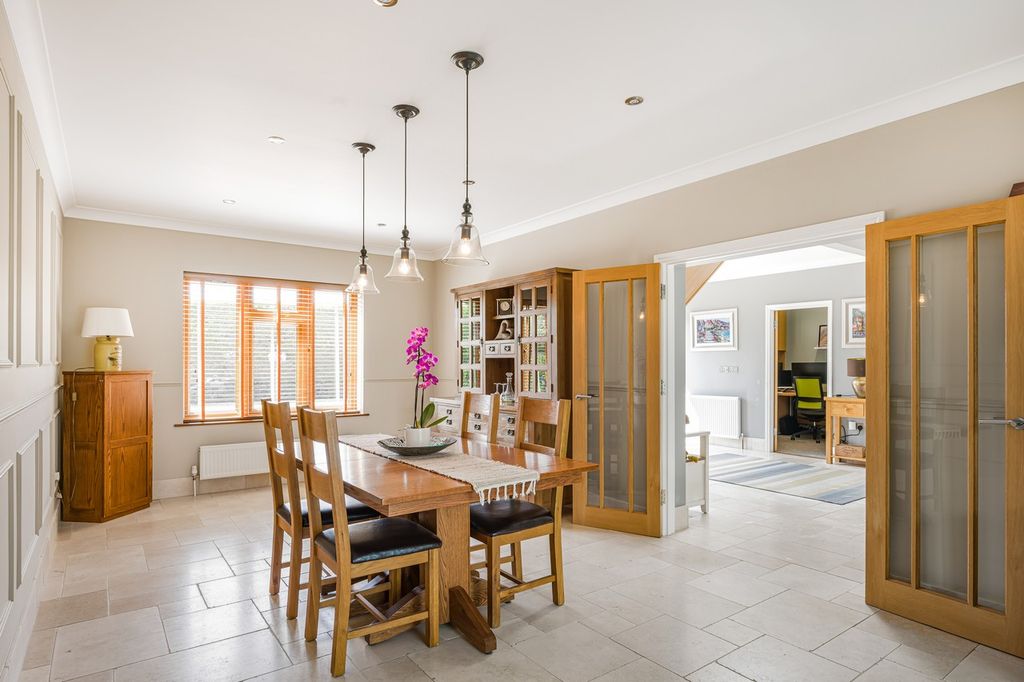 Property photo 2 of 34 Brecklands_7 9