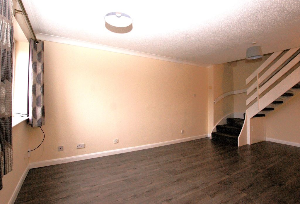 Property photo 2 of 9 Picture No. 18