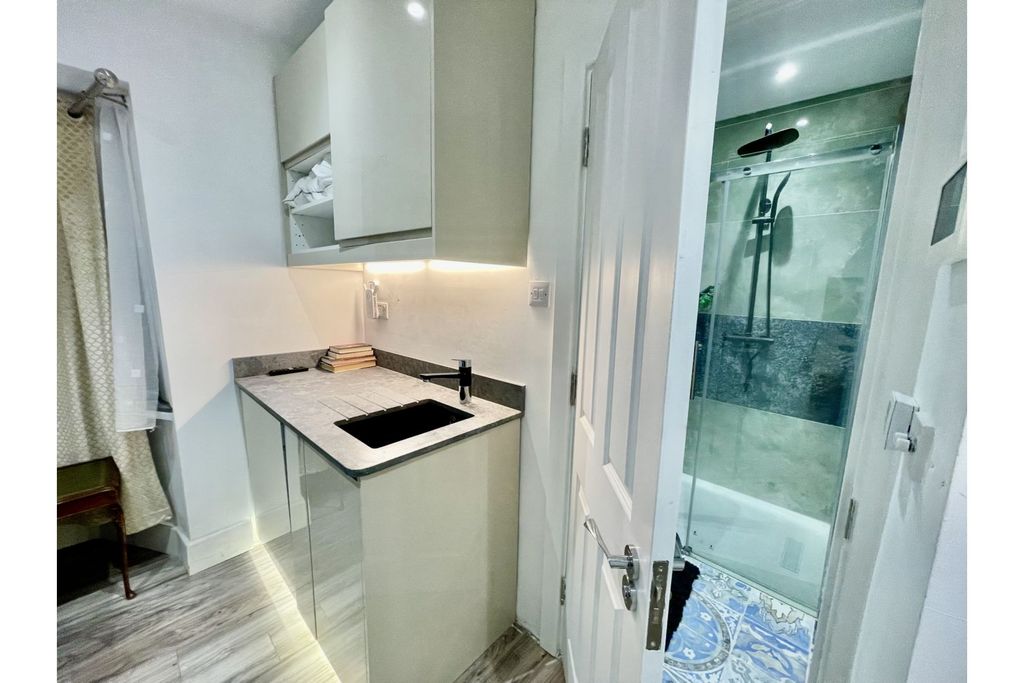 Additional image 11 of 6 bed end terrace house for saleWhitton Avenue West, Greenford UB6