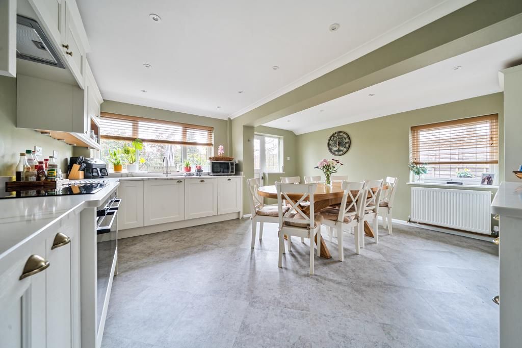 Property photo 3 of 21 Kitchen