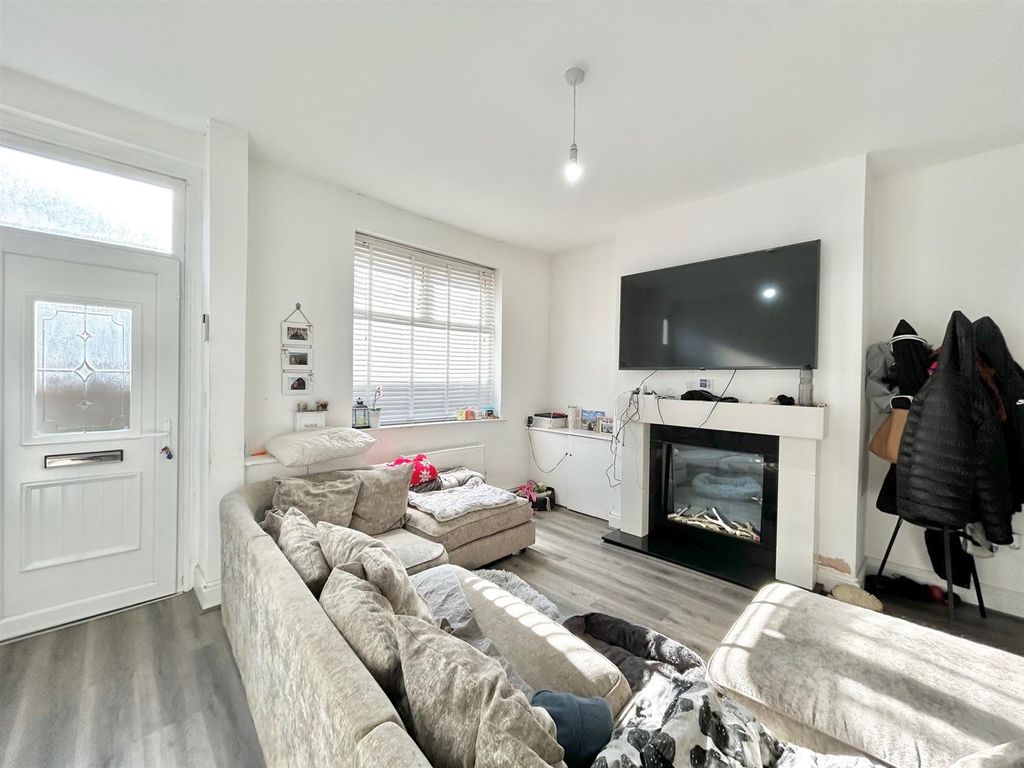 Property photo 2 of 7 Lounge.Jpg