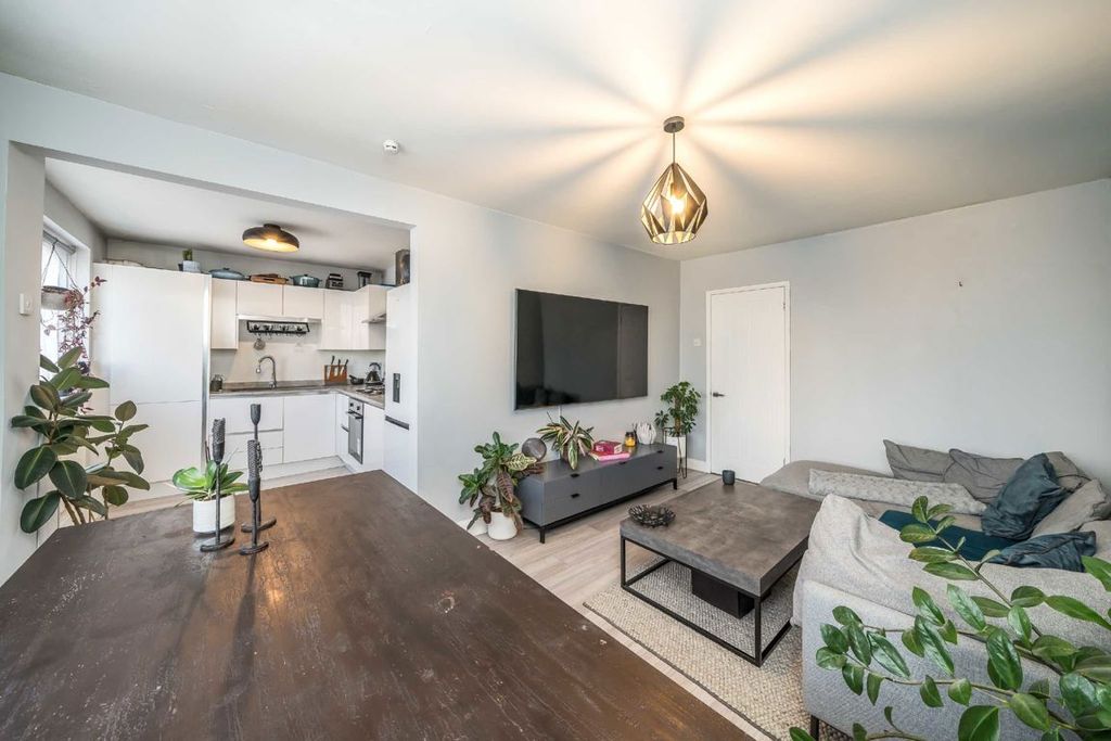 Property photo 3 of 6