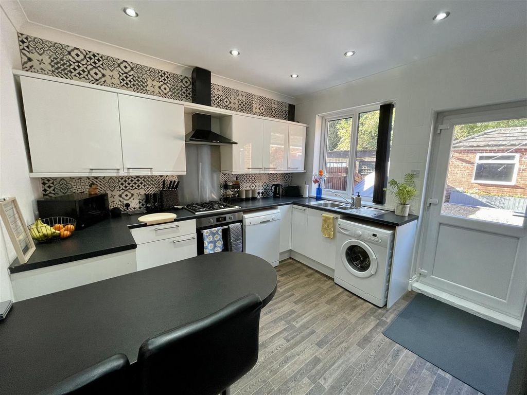 Property photo 3 of 10 Kitchen/Breakfast Room