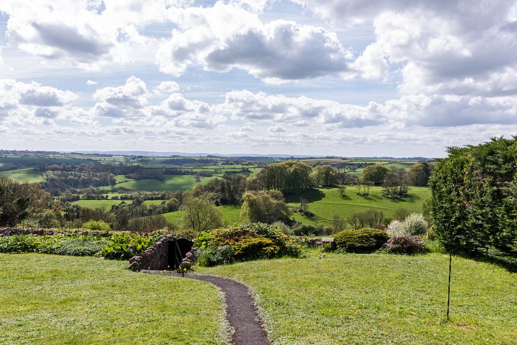 Property photo 2 of 24