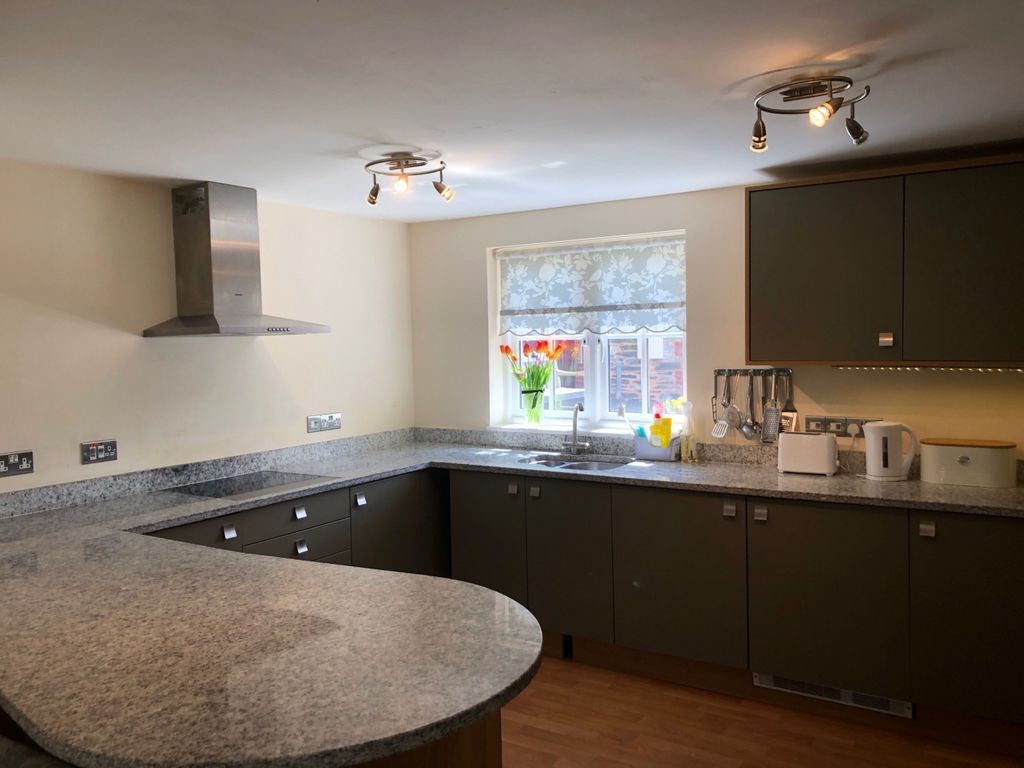 Property photo 2 of 18 Kitchen 2