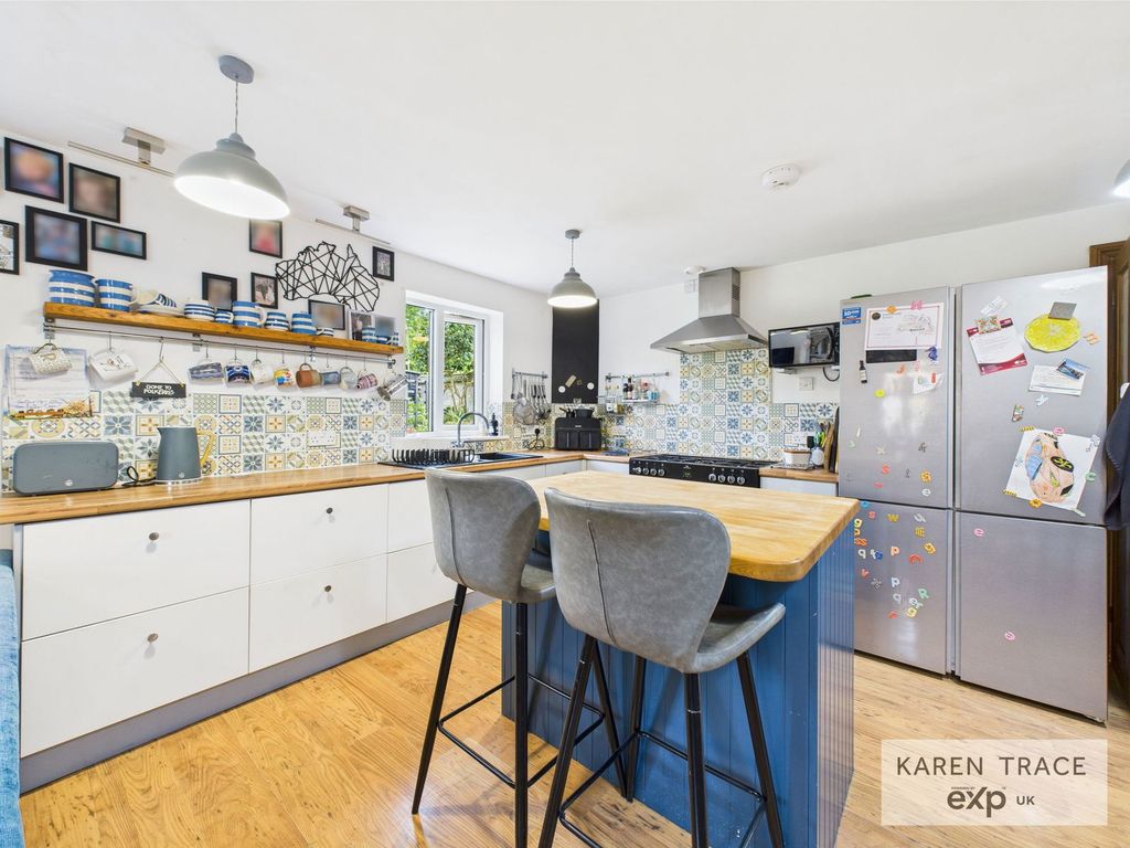 Property photo 3 of 28