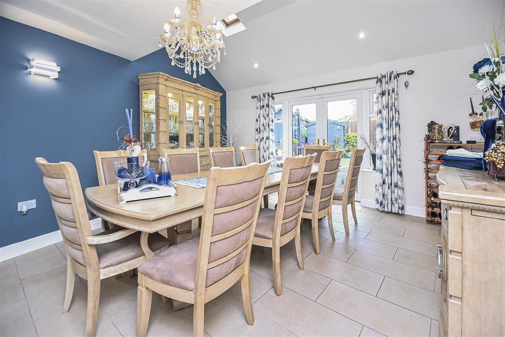 Property photo 3 of 46 5 Wensleydale Road Dining Room (2).Jpg