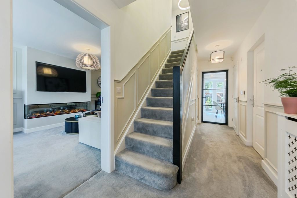 Property photo 2 of 24 Pbox-Img.Jpg