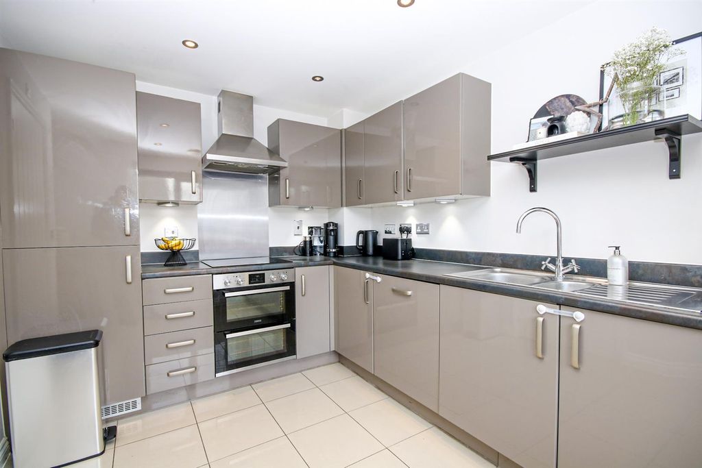 Property photo 2 of 19 16-Img_8187.Jpg