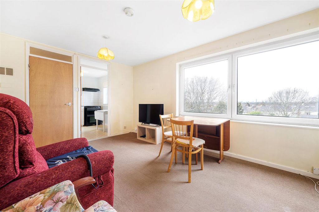 Property photo 2 of 14 Deverill Court-13.Jpg