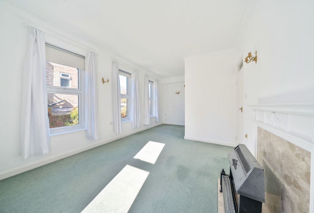 Property photo 2 of 11 1363181-13-68E3B8...