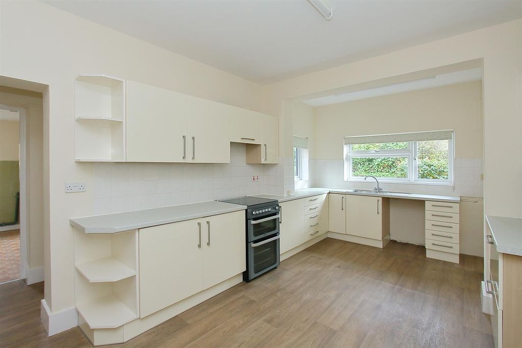 Property photo 3 of 33 Vicarage Dewlands Way Ph42 Copy.Jpg