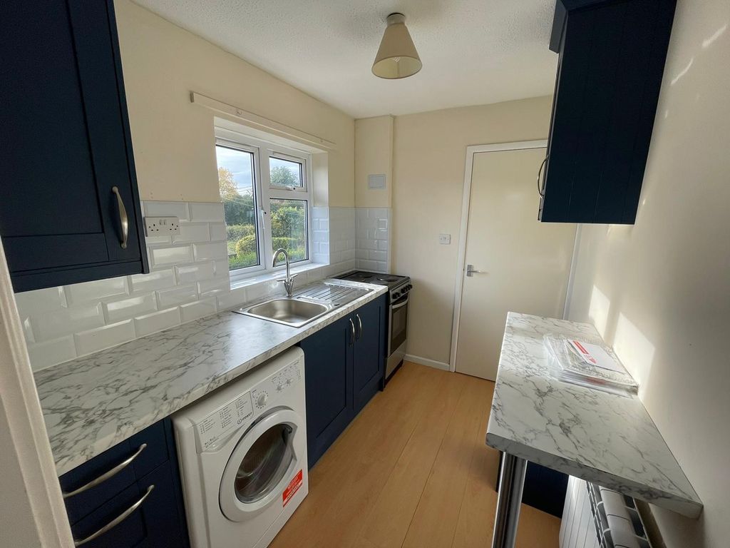 Property photo 1 of 10 Kitchen