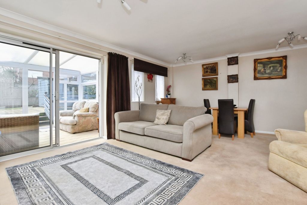 Property photo 2 of 18 Sitting/Dining