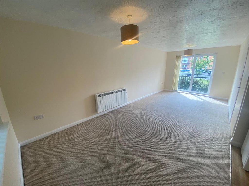 Property photo 2 of 9 Lounge.Jpg