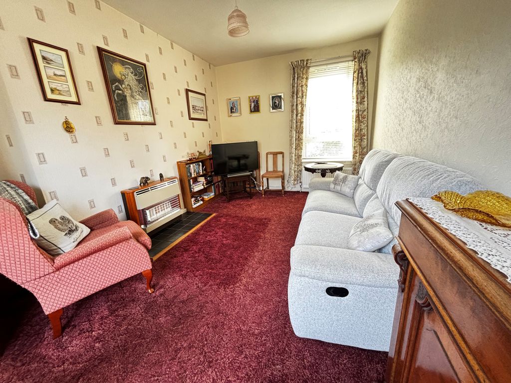 Property photo 3 of 10 Lounge