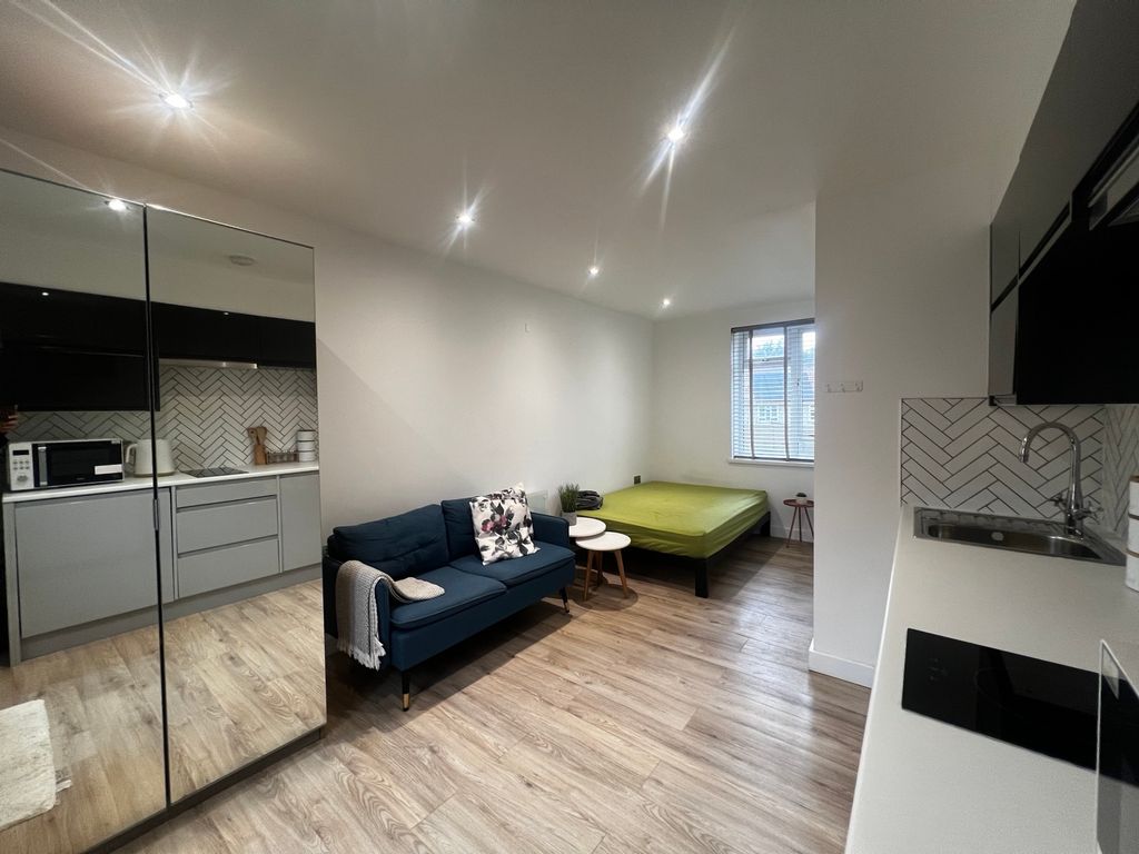 Property photo 3 of 5 Bedroom