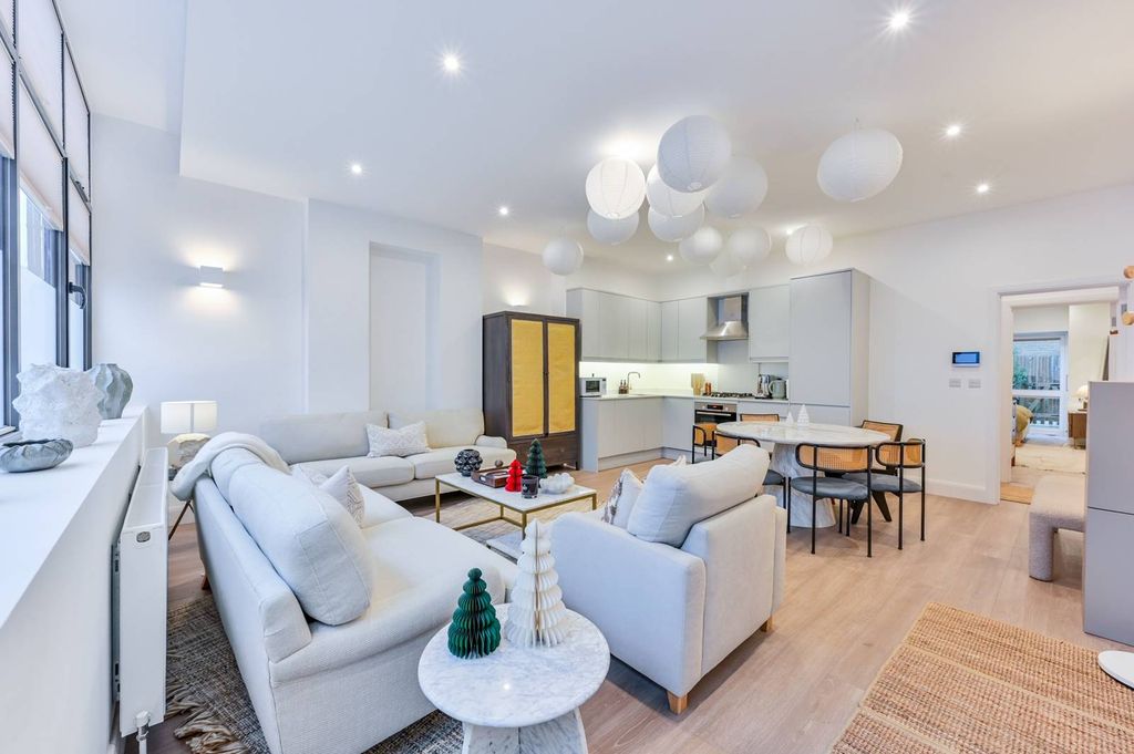 Property photo 2 of 9