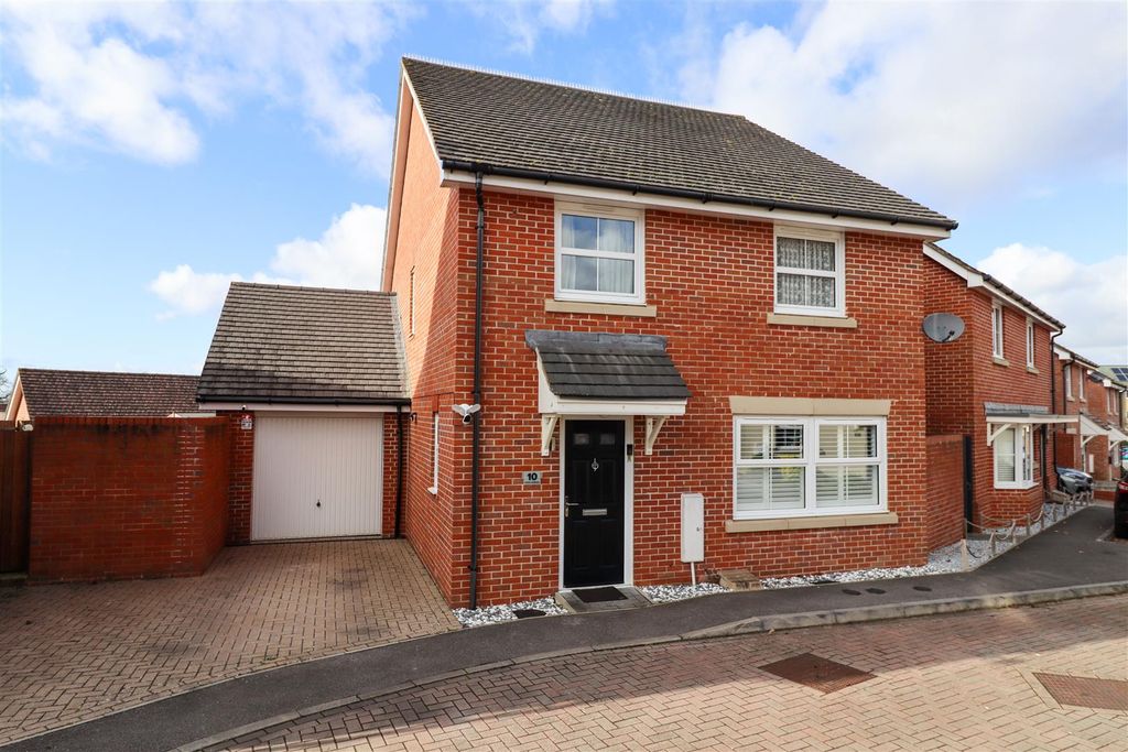 Property photo 1 of 18 Front