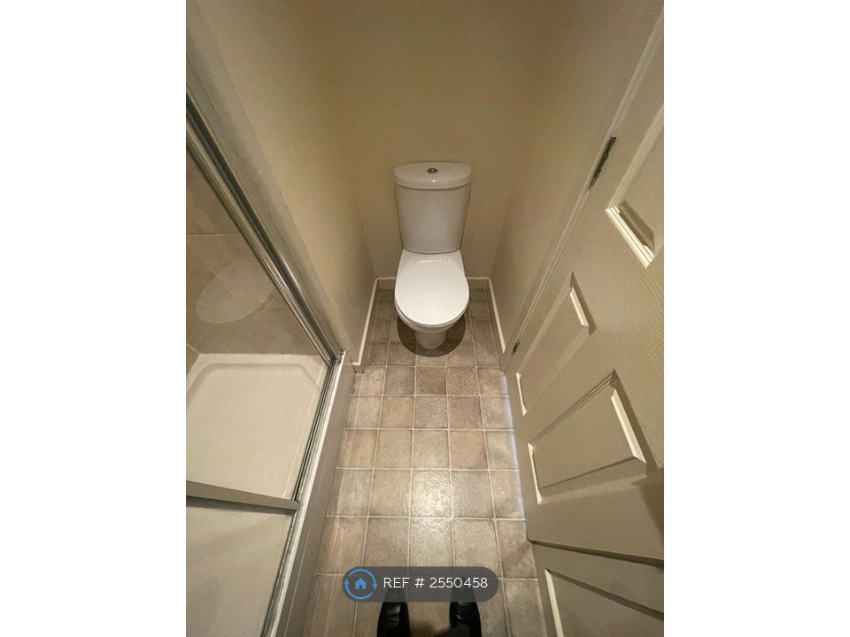 Property photo 3 of 11 En-Suite Toilet With Shower