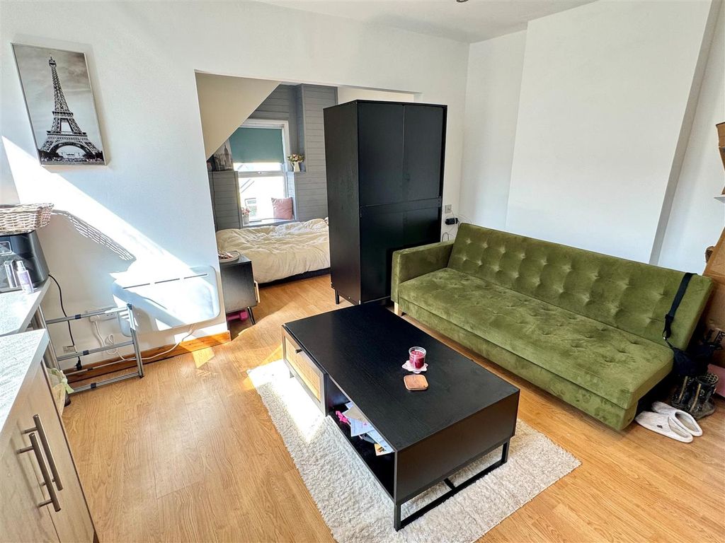 Property photo 3 of 6 Flat 6, El Mero Lounge Area