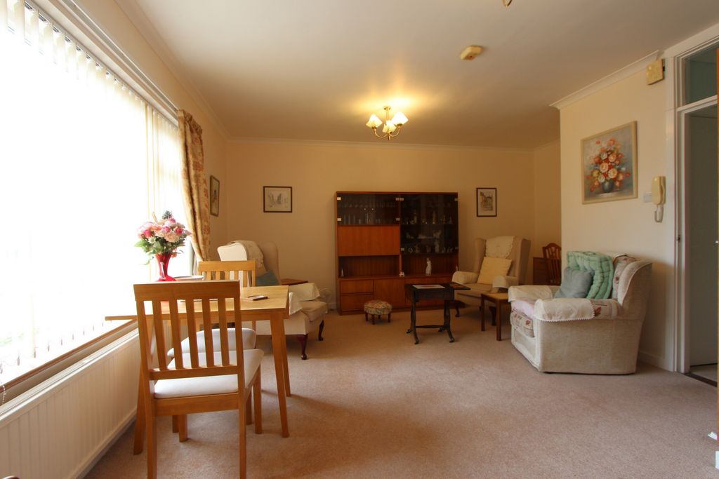 Additional image 4 of 2 bed flat for saleMarine Road, Walmer CT14