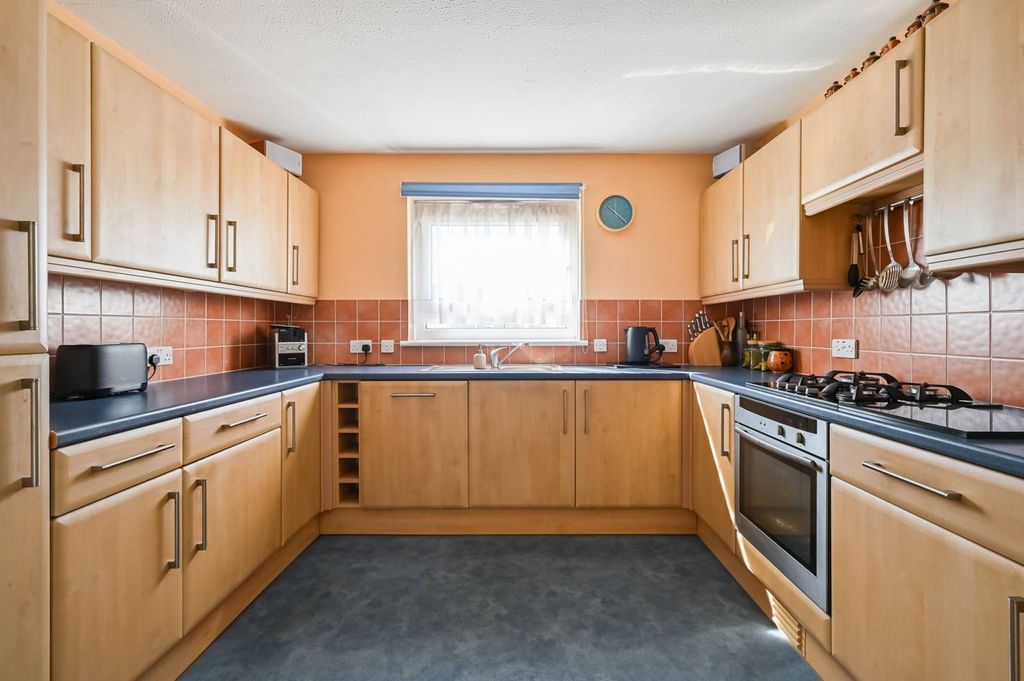 Property photo 3 of 24