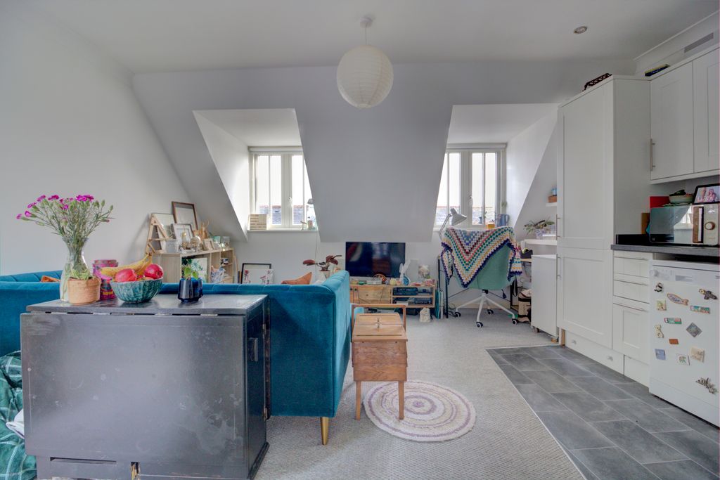 Property photo 2 of 11 Open Plan