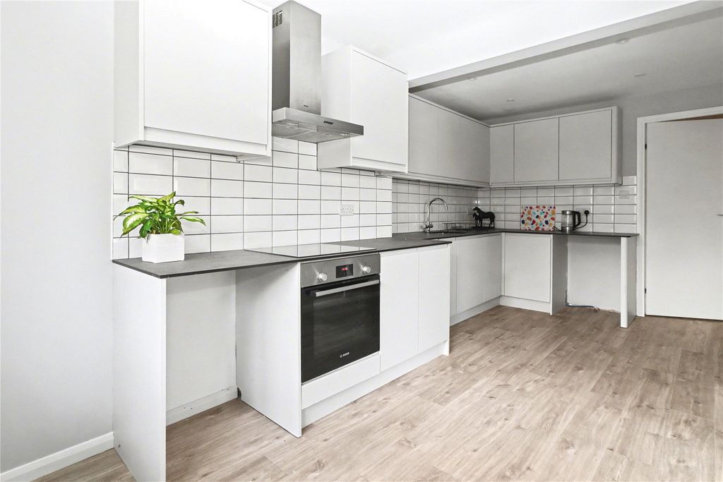 Property photo 2 of 14 Picture No. 33