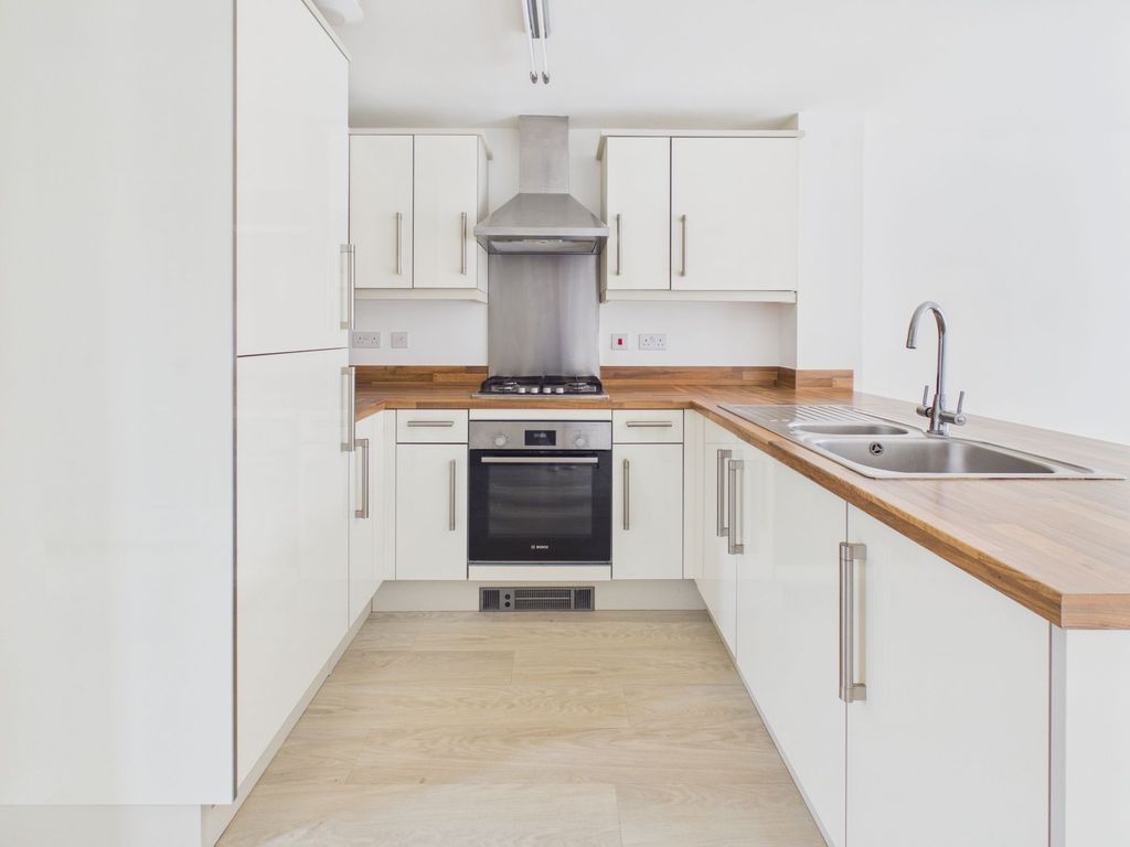 Property photo 3 of 23 Kitchen