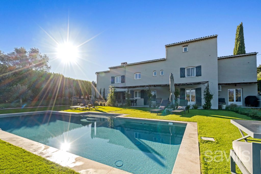 Property photo 1 of 32