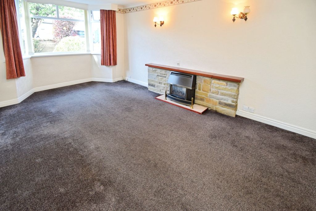 Property photo 2 of 18 09A685Fe-Lounge