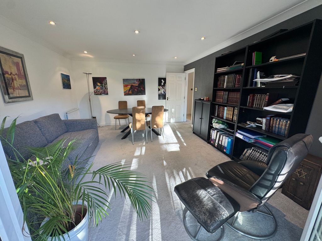 Property photo 3 of 17 Living Room