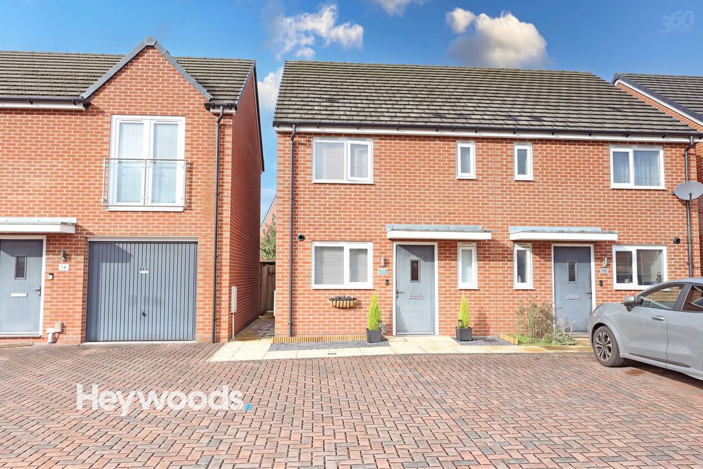 Property photo 1 of 32
