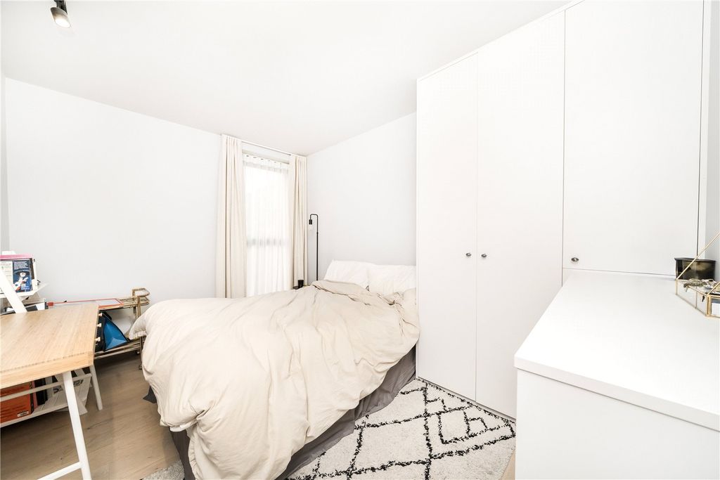 Property photo 3 of 8 Bedroom